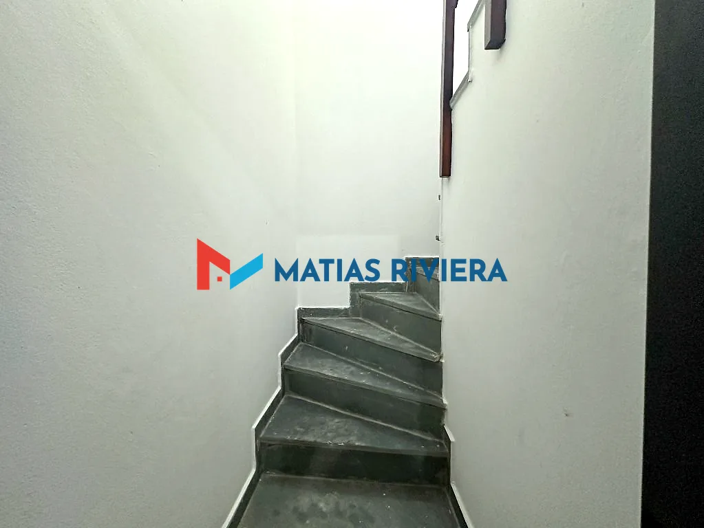 Escadas para terceiro pavimento