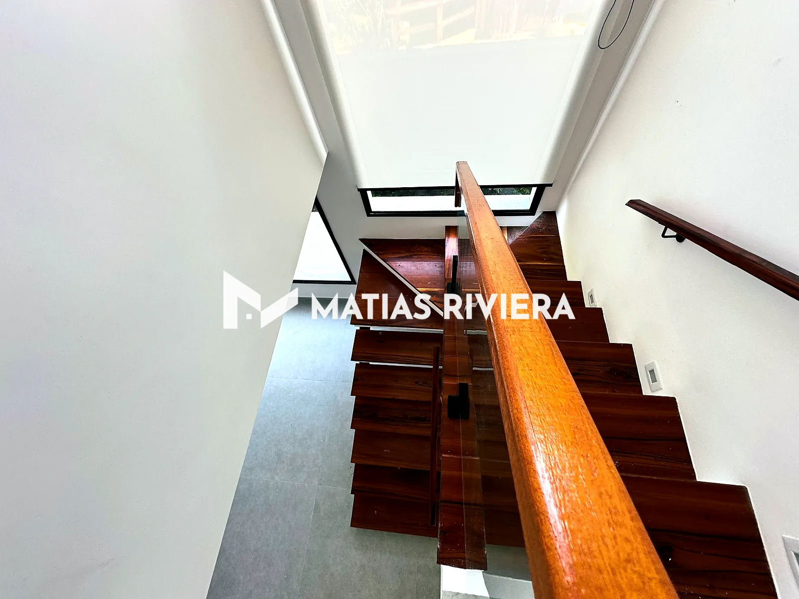 Escadaria Acesso  ao Piso Superior
